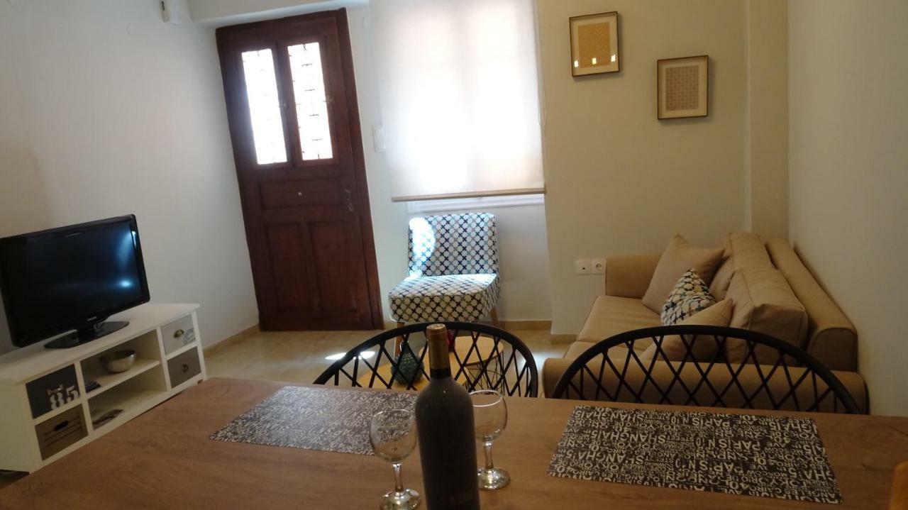 Elegant And Comfortable Apartment In The City Center Ermoupoli Buitenkant foto