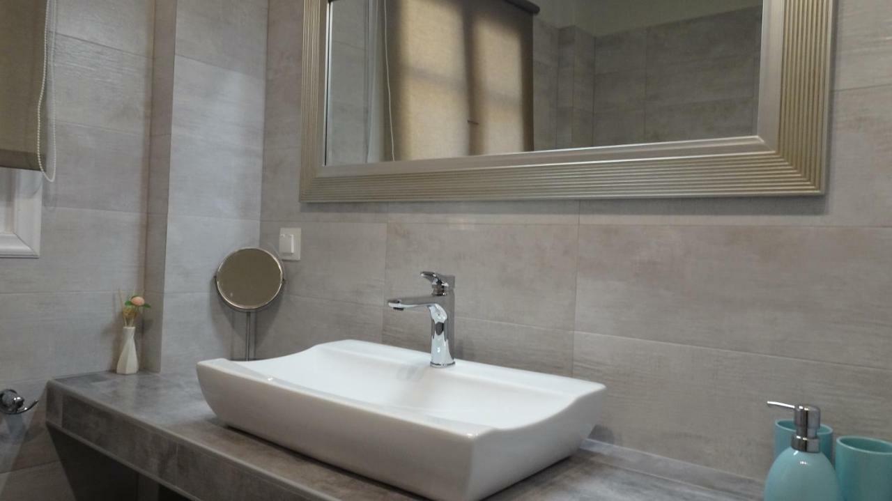 Elegant And Comfortable Apartment In The City Center Ermoupoli Buitenkant foto