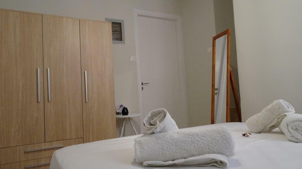 Elegant And Comfortable Apartment In The City Center Ermoupoli Buitenkant foto