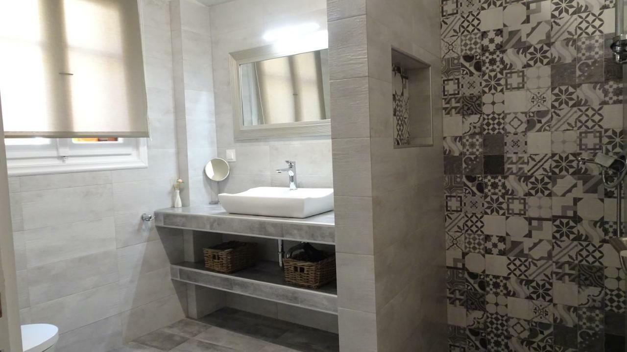 Elegant And Comfortable Apartment In The City Center Ermoupoli Buitenkant foto